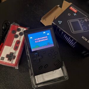 800 in 1 Handheld Retro Game Console - Black - Portable Gaming System